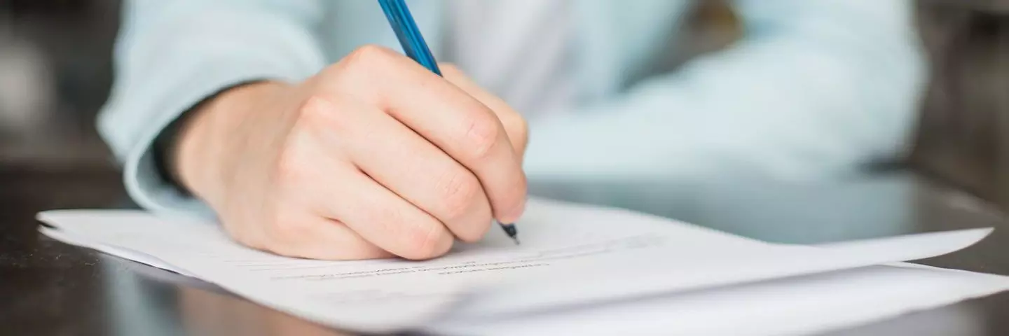 Hand, die schreibt